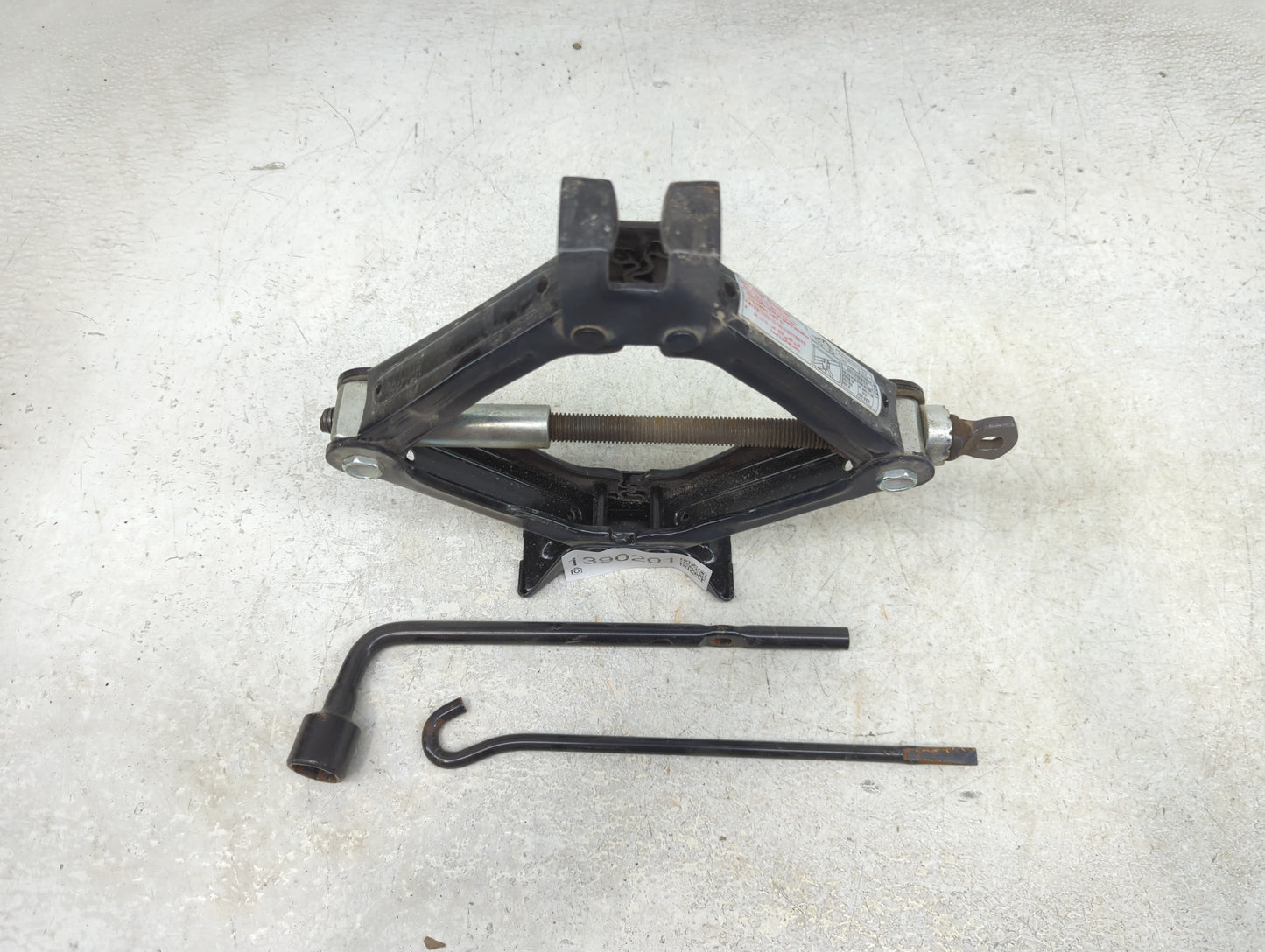 2013 Hyundai Sonata Spare Scissor Car Jack - Oemusedautoparts1.com