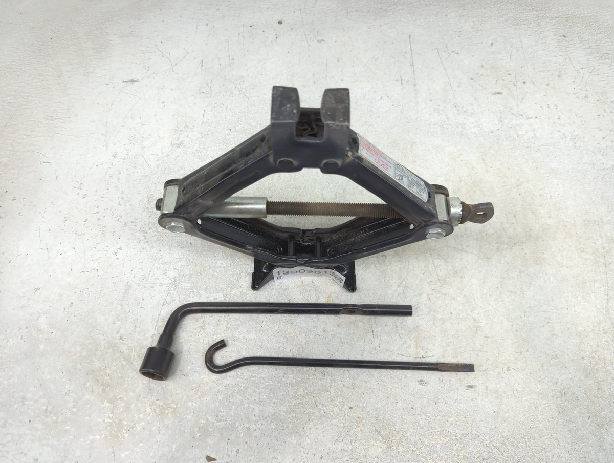 2013 Hyundai Sonata Spare Scissor Car Jack 1390201 - Oemusedautoparts1.com