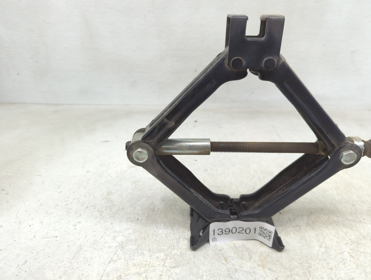 2013 Hyundai Sonata Spare Scissor Car Jack 1390201 - Oemusedautoparts1.com