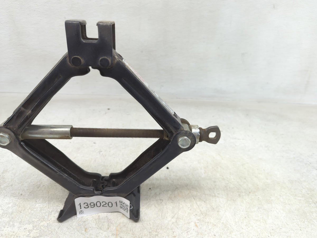 2013 Hyundai Sonata Spare Scissor Car Jack 1390201 - Oemusedautoparts1.com