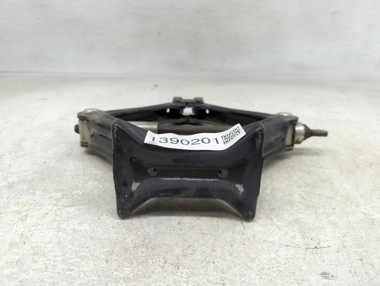 2013 Hyundai Sonata Spare Scissor Car Jack 1390201 - Oemusedautoparts1.com