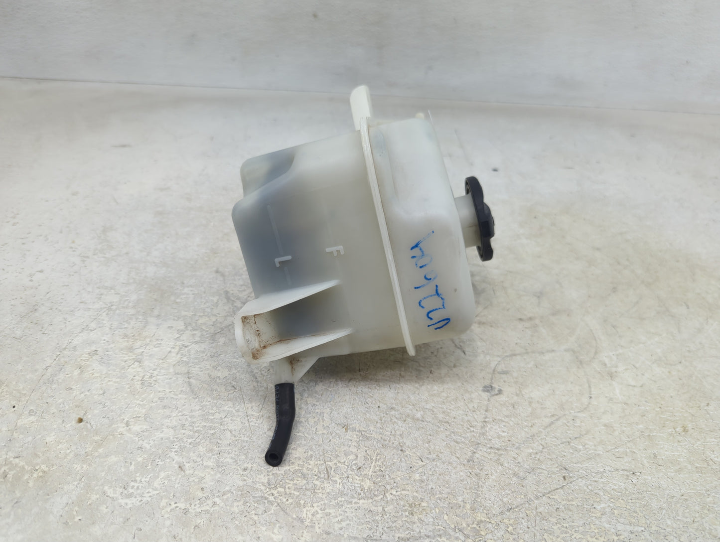 2011-2015 Hyundai Sonata Radiator Coolant Overflow Expansion Tank Bottle - Oemusedautoparts1.com