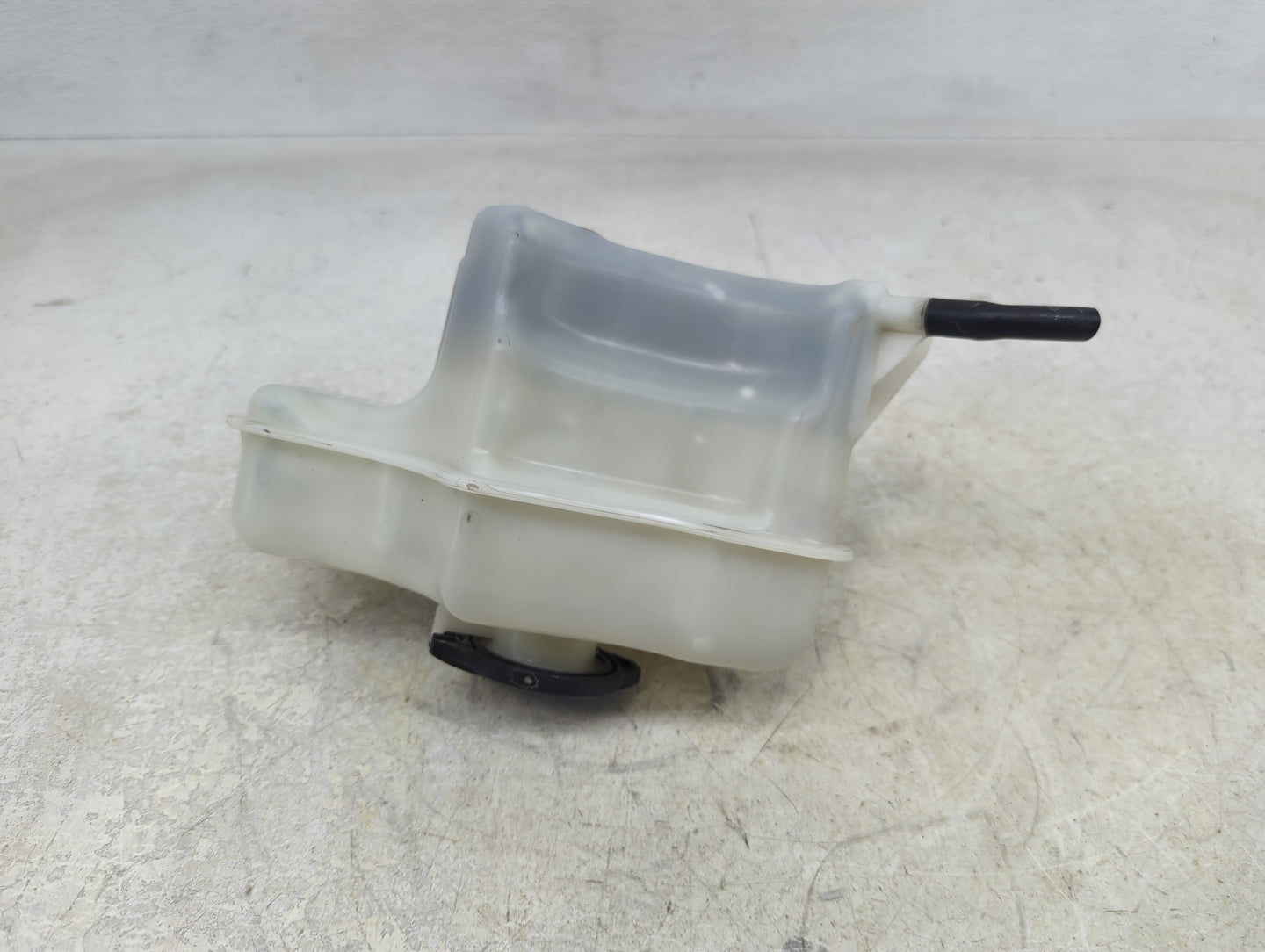 2011-2015 Hyundai Sonata Radiator Coolant Overflow Expansion Tank Bottle 1390532 - Oemusedautoparts1.com