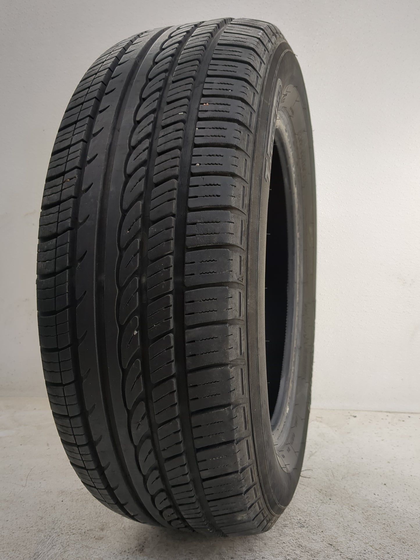 Used Tire 205/60R16 YOKOHAMA TORNANTE 91V - Tread Depth 9/32 - Oemusedautoparts1.com