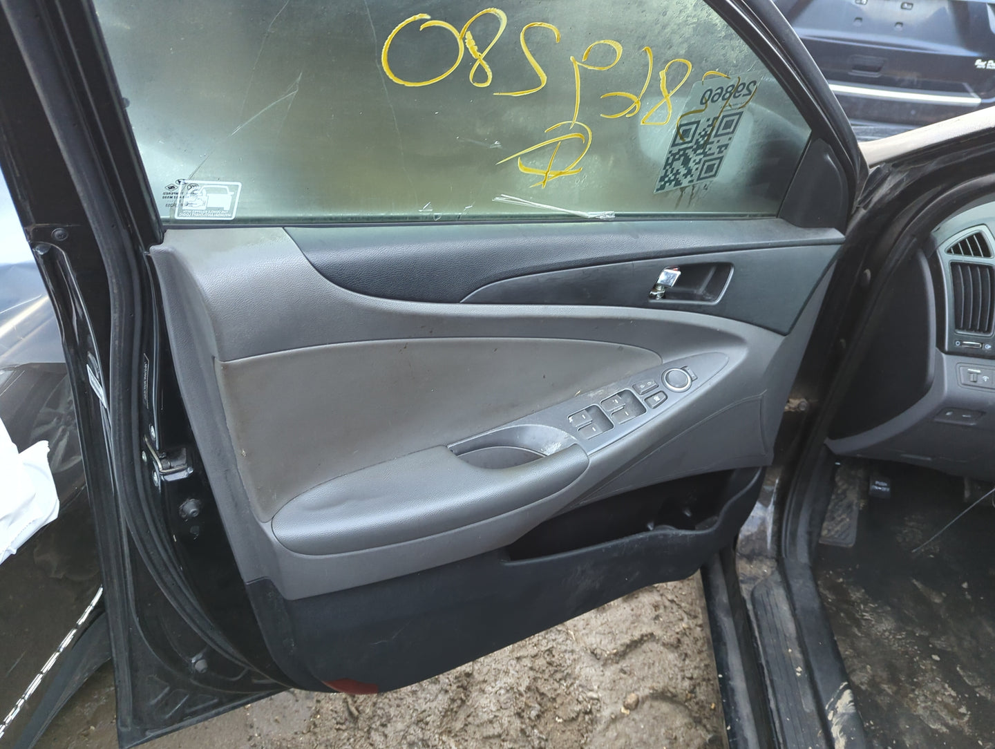 2013 Hyundai Sonata Front Left Driver Interior Door Panel Trim 1400500 - Oemusedautoparts1.com