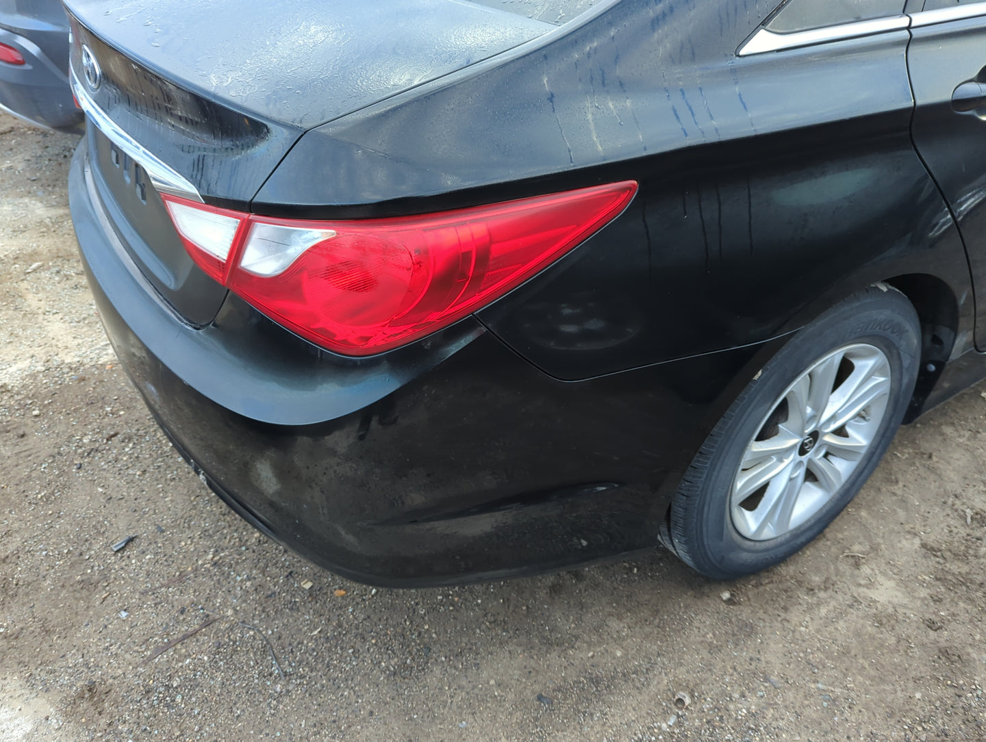 2011-2013 Hyundai Sonata Rear Bumper Assembly Oem 1400515 - Oemusedautoparts1.com