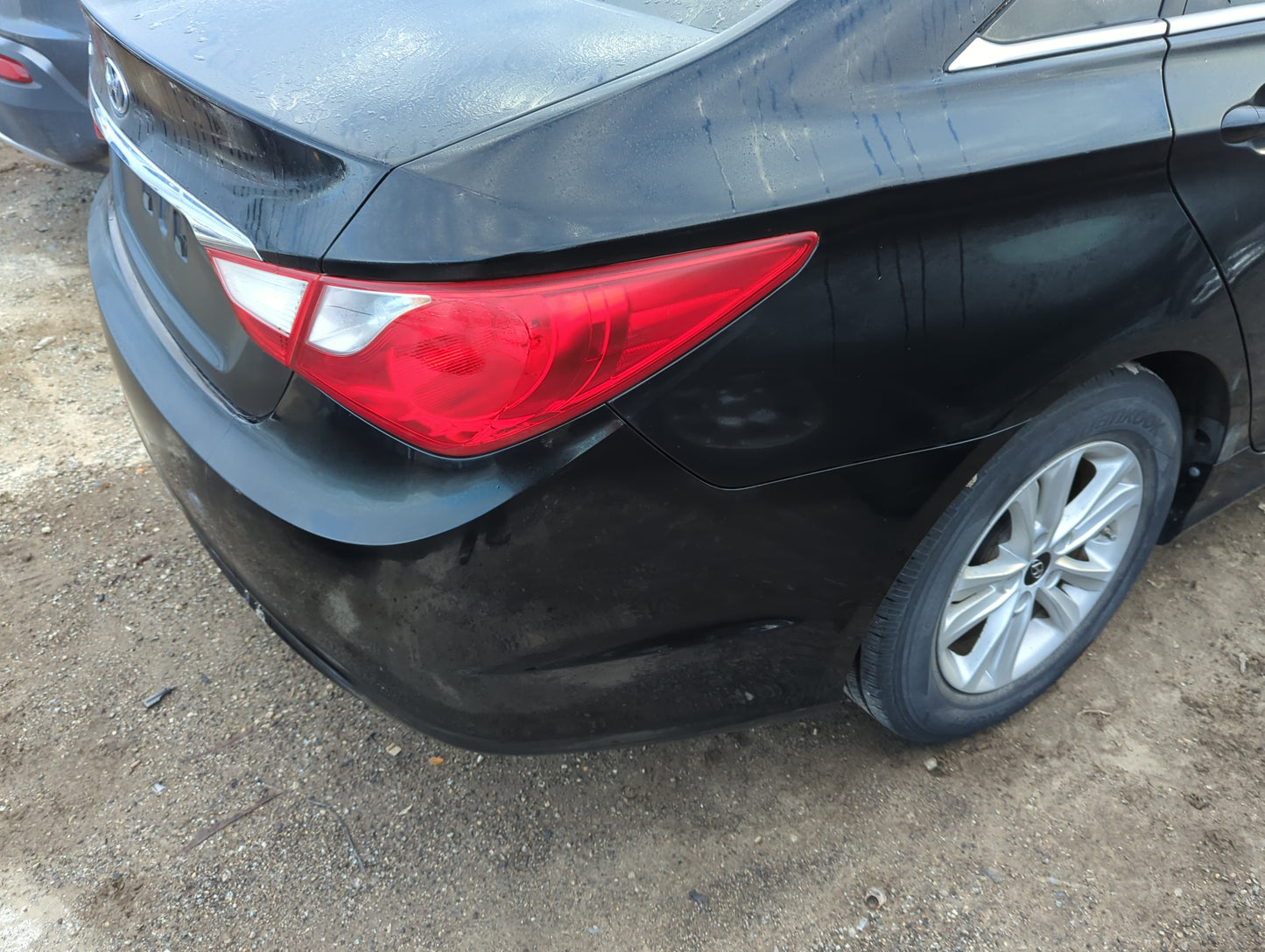 2011-2013 Hyundai Sonata Rear Bumper Assembly Oem 1400515 - Oemusedautoparts1.com