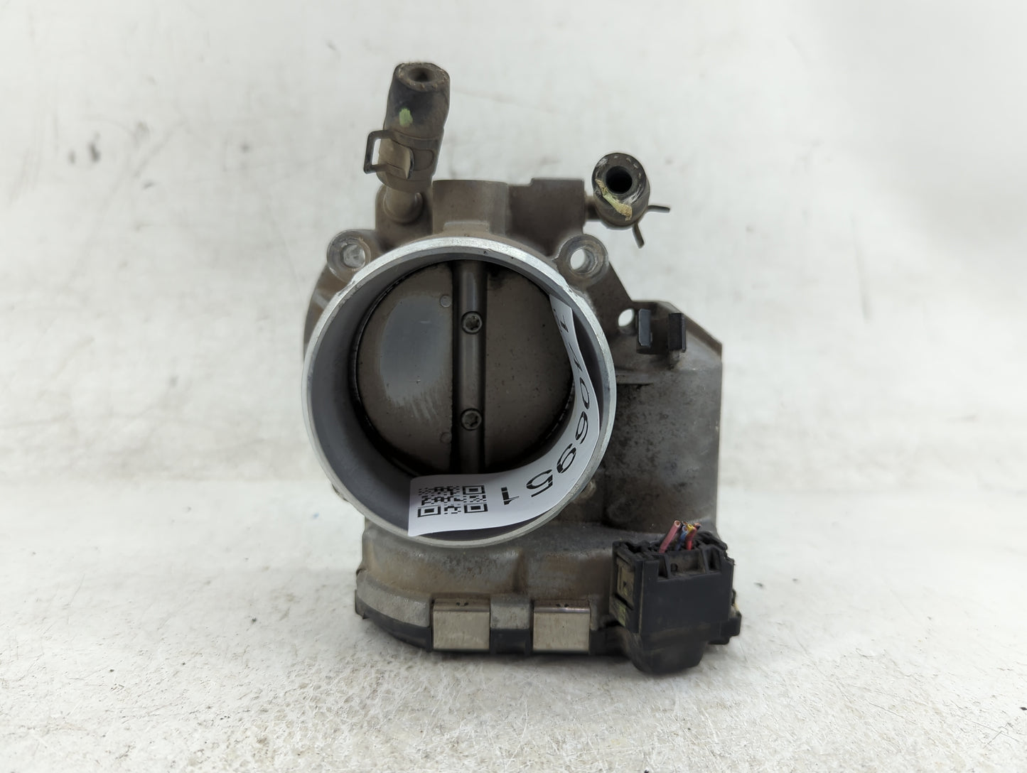 2011-2014 Hyundai Sonata Throttle Body P/N:35100-2G700 Fits Fits 2011 2012 2013 2014 2015 2016 OEM Used Auto Parts - Oemused