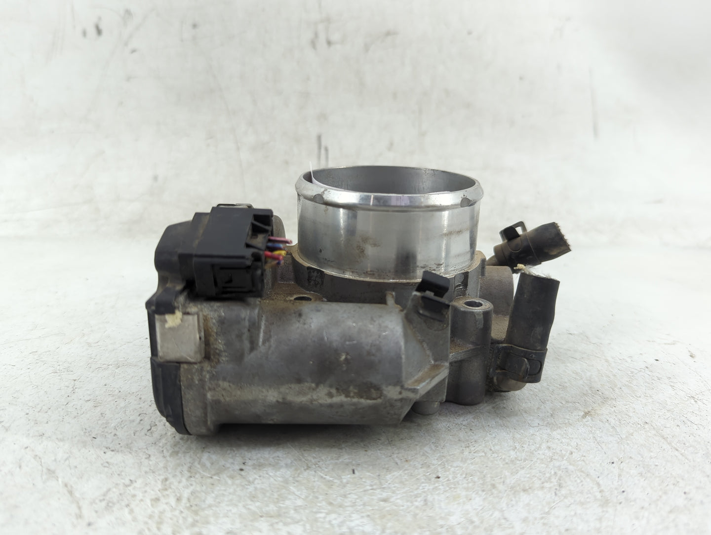 2011-2014 Hyundai Sonata Throttle Body P/N:35100-2G700 Fits Fits 2011 2012 2013 2014 2015 2016 OEM Used Auto Parts - Oemused