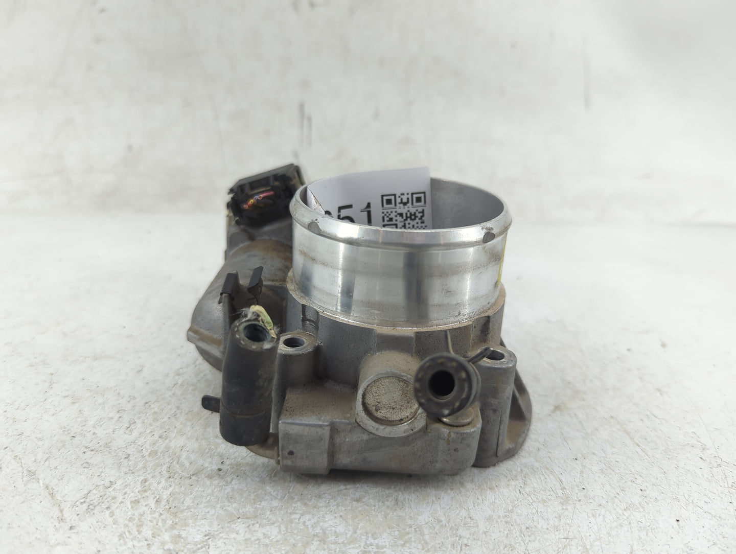 2011-2014 Hyundai Sonata Throttle Body P/N:35100-2G700 Fits Fits 2011 2012 2013 2014 2015 2016 OEM Used Auto Parts - Oemused