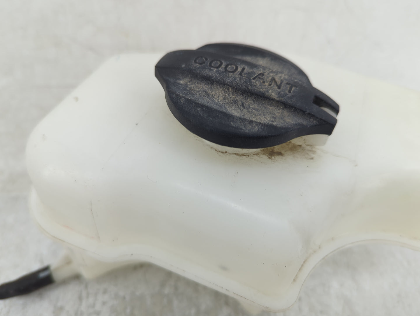 2011-2015 Hyundai Sonata Radiator Coolant Overflow Expansion Tank Bottle 1409768 - Oemusedautoparts1.com