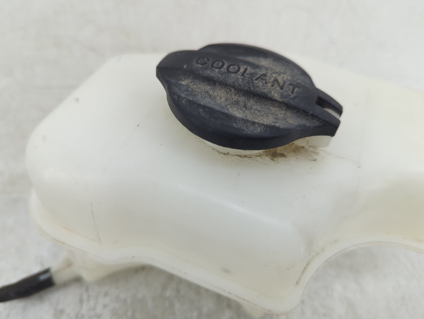 2011-2015 Hyundai Sonata Radiator Coolant Overflow Expansion Tank Bottle 1409768 - Oemusedautoparts1.com