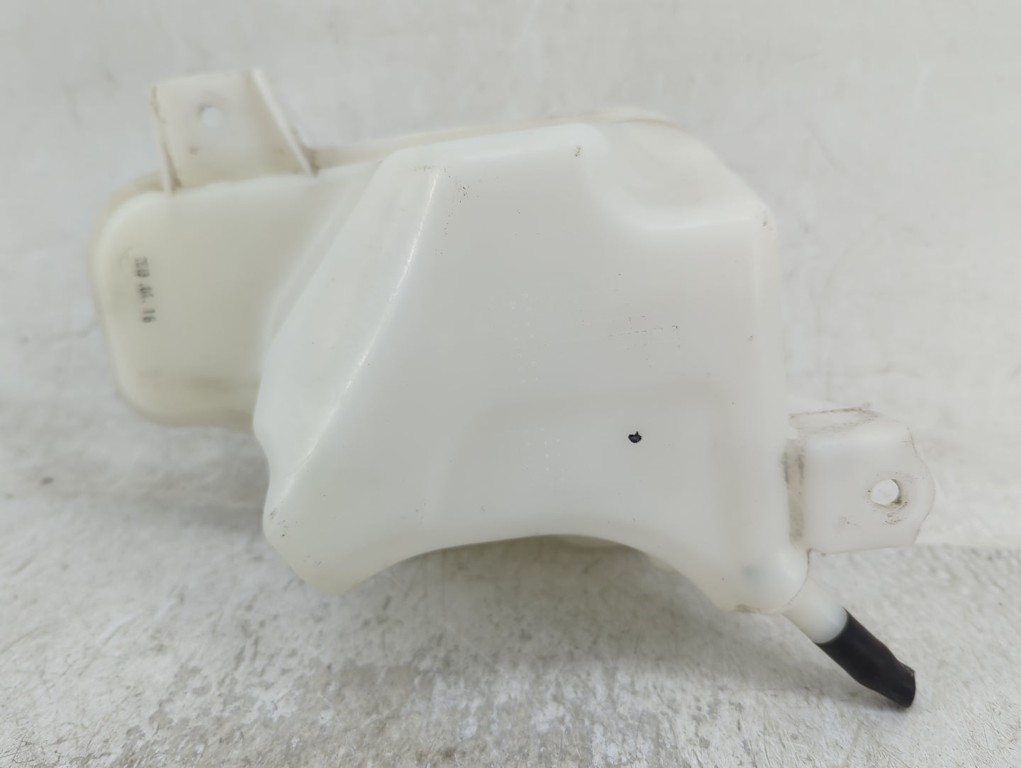 2011-2015 Hyundai Sonata Radiator Coolant Overflow Expansion Tank Bottle 1409768 - Oemusedautoparts1.com
