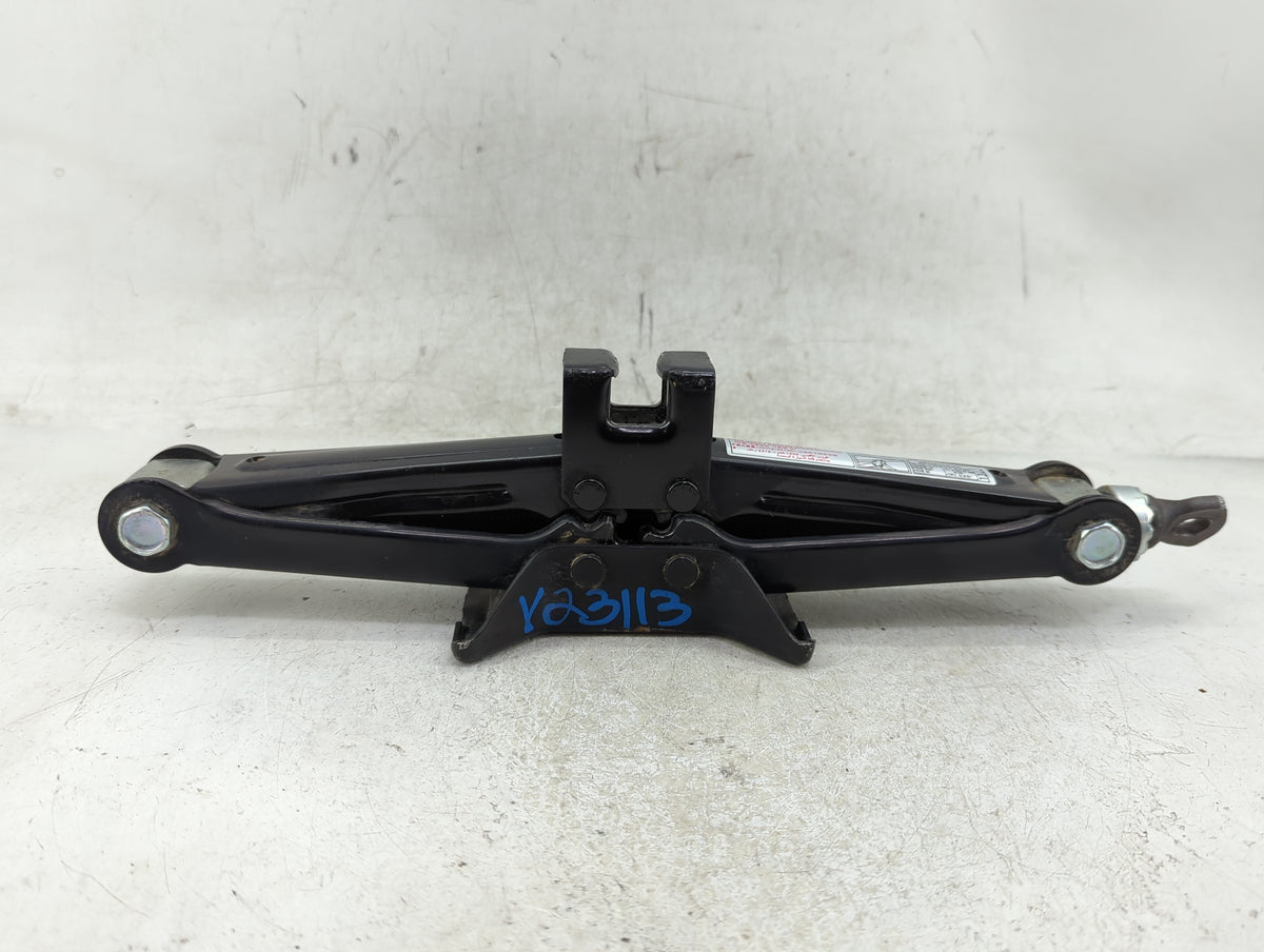 2013 Hyundai Sonata Spare Scissor Car Jack 1409902 - Oemusedautoparts1.com