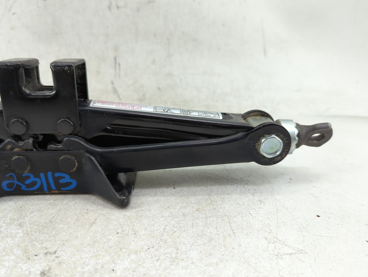 2013 Hyundai Sonata Spare Scissor Car Jack 1409902 - Oemusedautoparts1.com