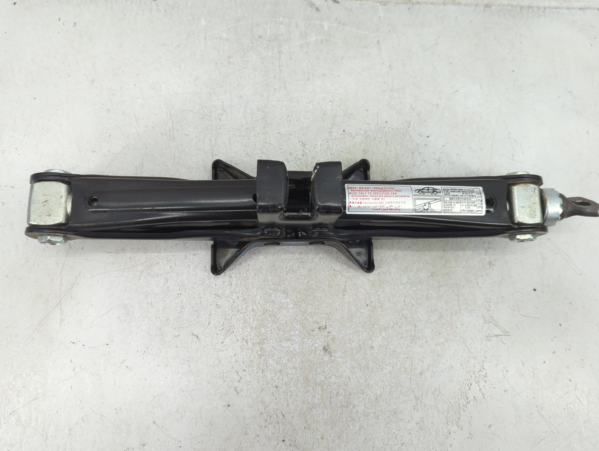 2013 Hyundai Sonata Spare Scissor Car Jack 1409902 - Oemusedautoparts1.com