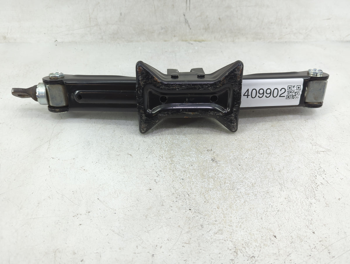 2013 Hyundai Sonata Spare Scissor Car Jack 1409902 - Oemusedautoparts1.com
