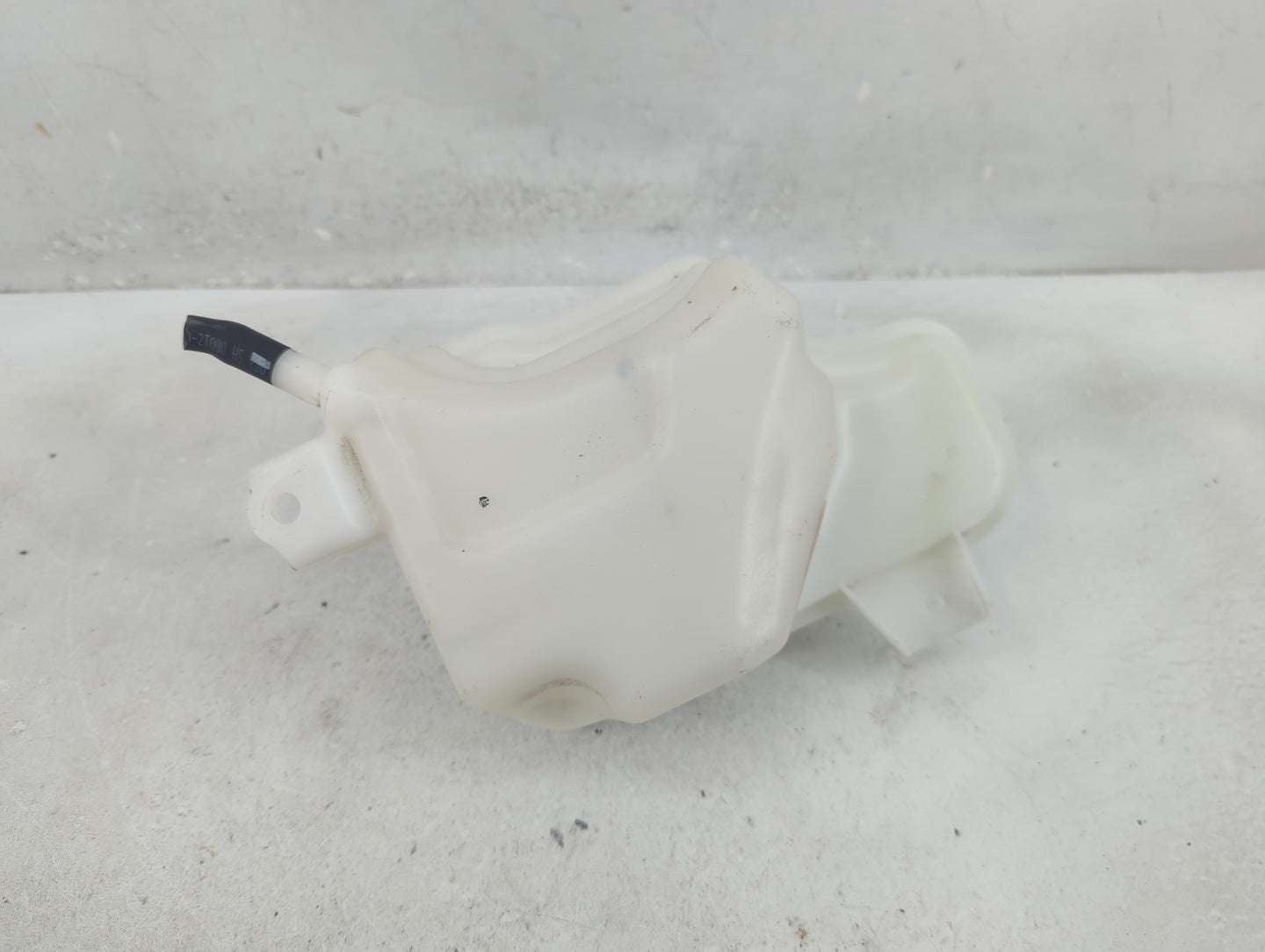 2011-2015 Hyundai Sonata Radiator Coolant Overflow Expansion Tank Bottle 1410336 - Oemusedautoparts1.com