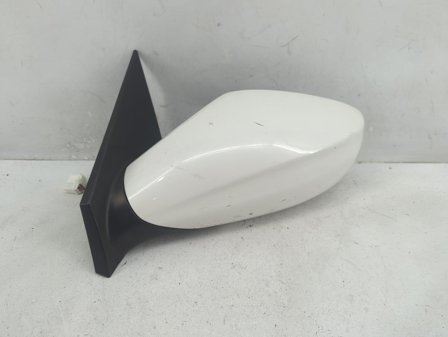 2011-2014 Hyundai Sonata Driver Side View Mirror - Left Door Mirror OEM Used - Oemusedautoparts1.com
