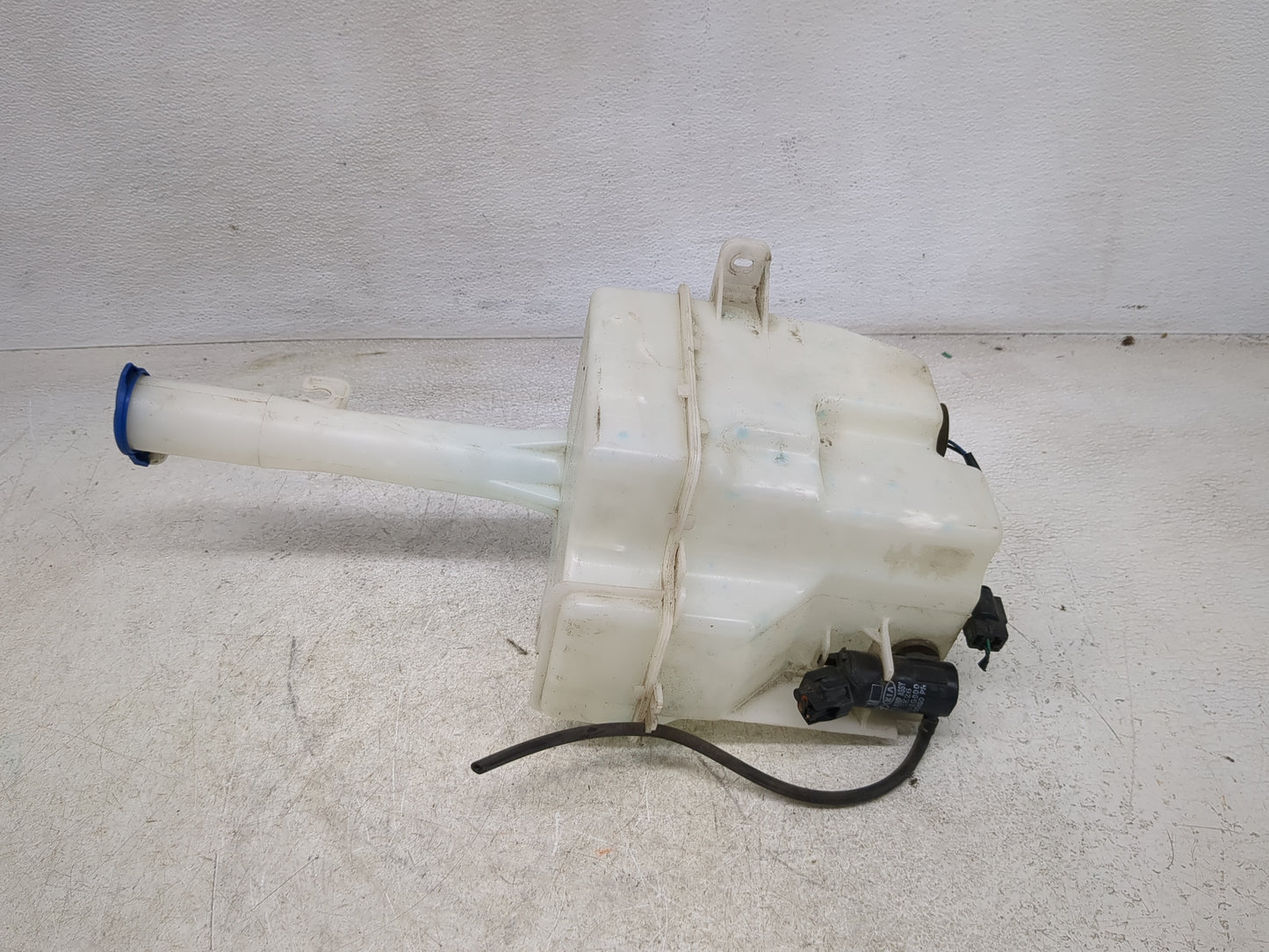 2011-2015 Hyundai Sonata Windshield Washer Fluid Reservoir Bottle Oem - Oemusedautoparts1.com
