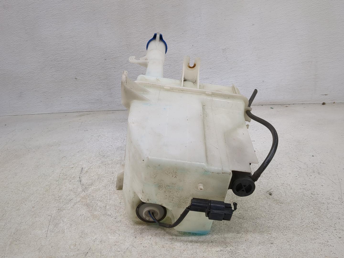 2011-2015 Hyundai Sonata Windshield Washer Fluid Reservoir Bottle Oem - Oemusedautoparts1.com