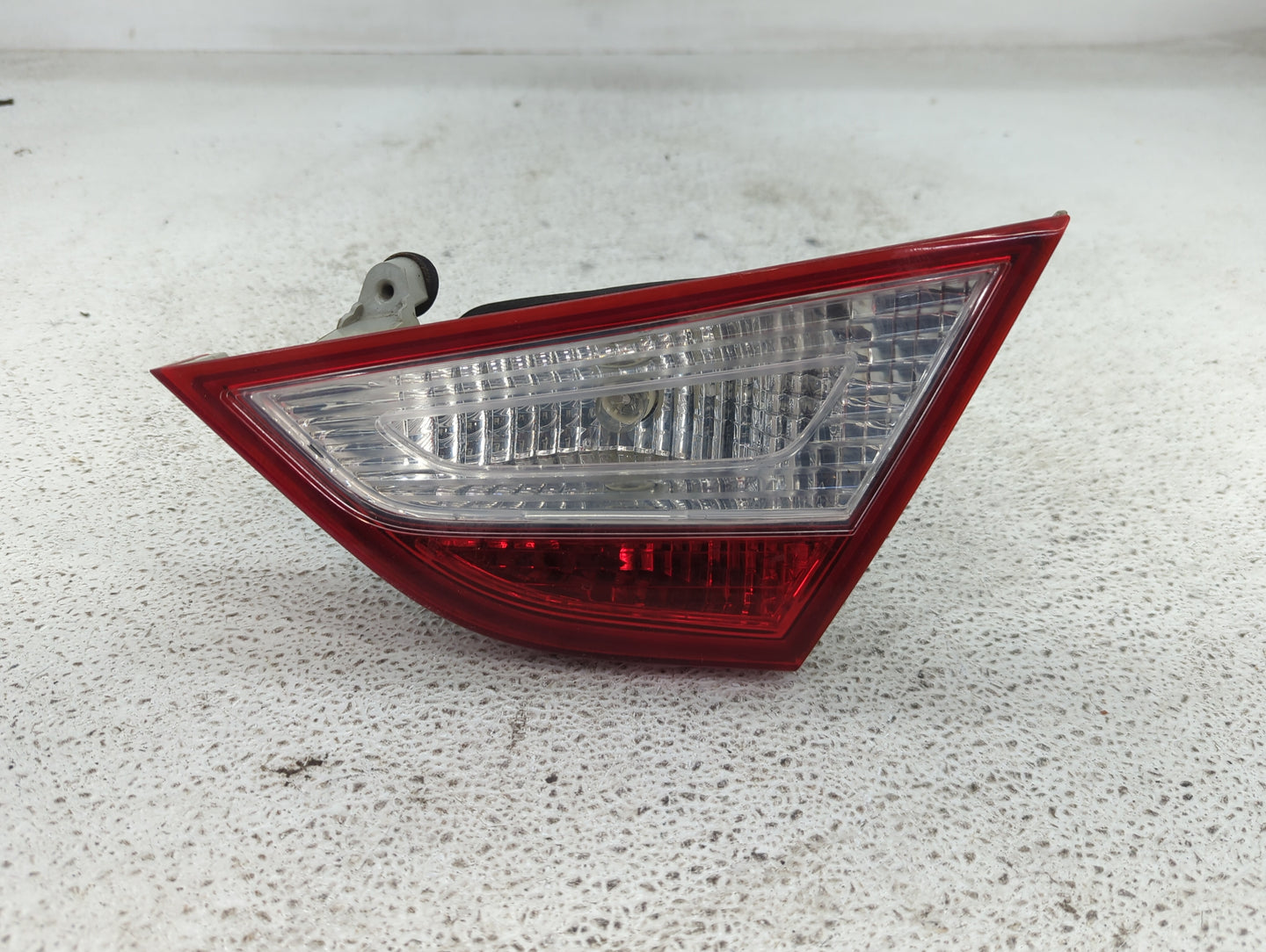 2011 Hyundai Sonata Passenger Right Side Deck Lid Mounted Tail Light - Oemusedautoparts1.com