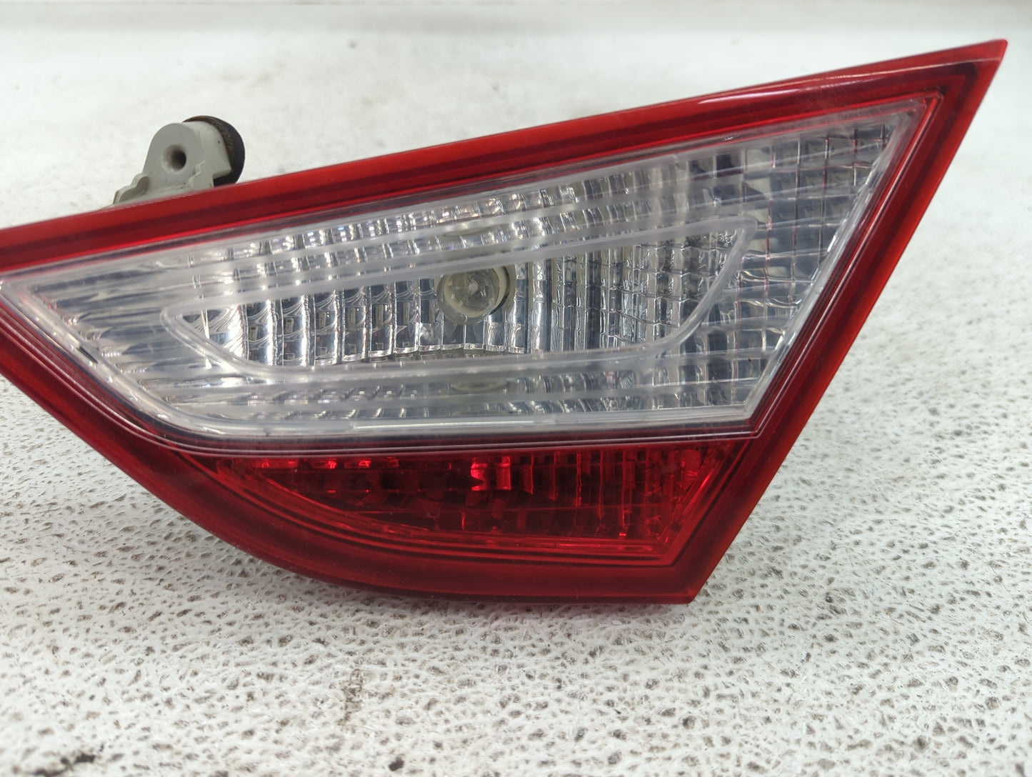 2011 Hyundai Sonata Passenger Right Side Deck Lid Mounted Tail Light - Oemusedautoparts1.com