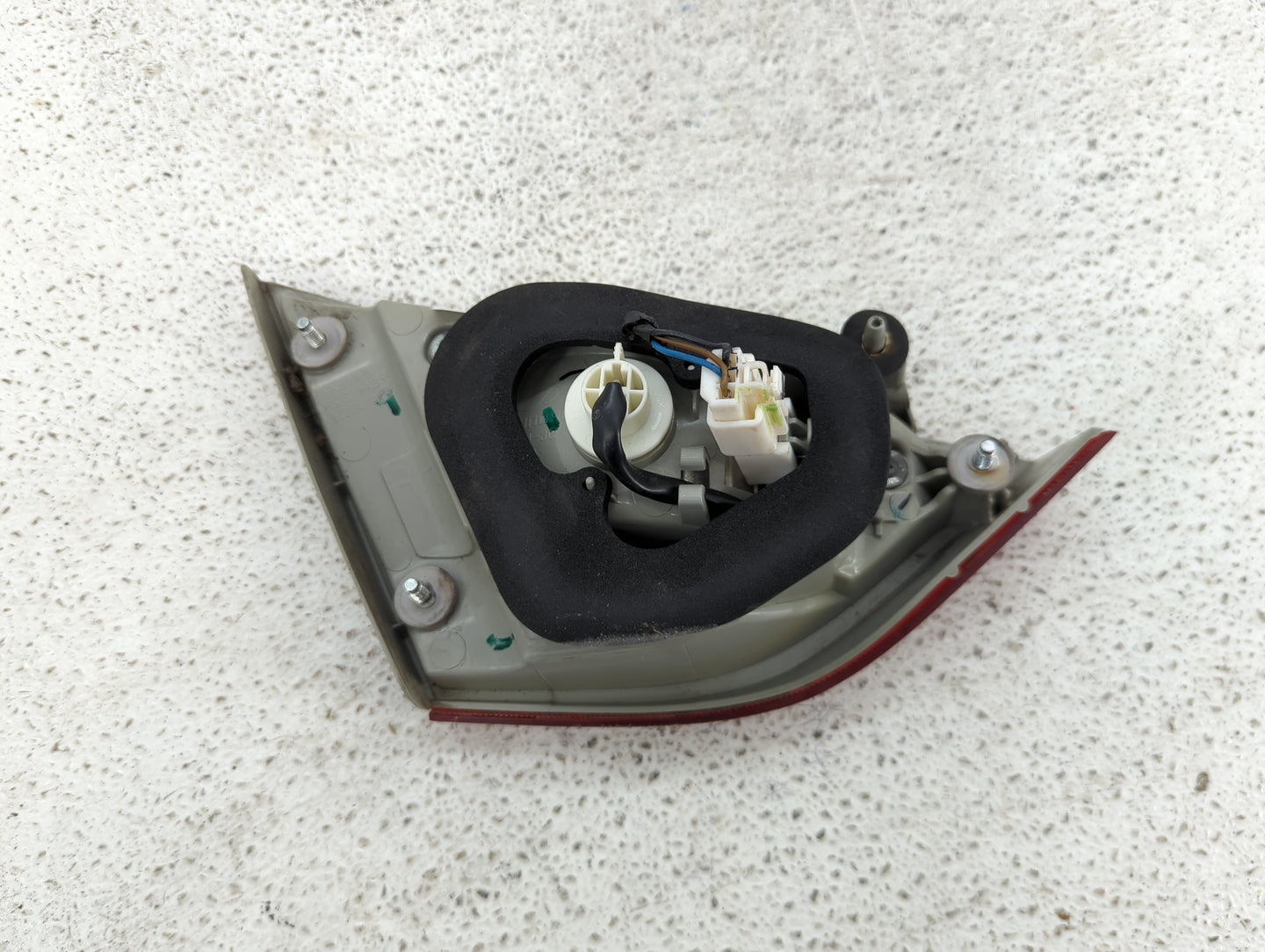 2011 Hyundai Sonata Passenger Right Side Deck Lid Mounted Tail Light - Oemusedautoparts1.com