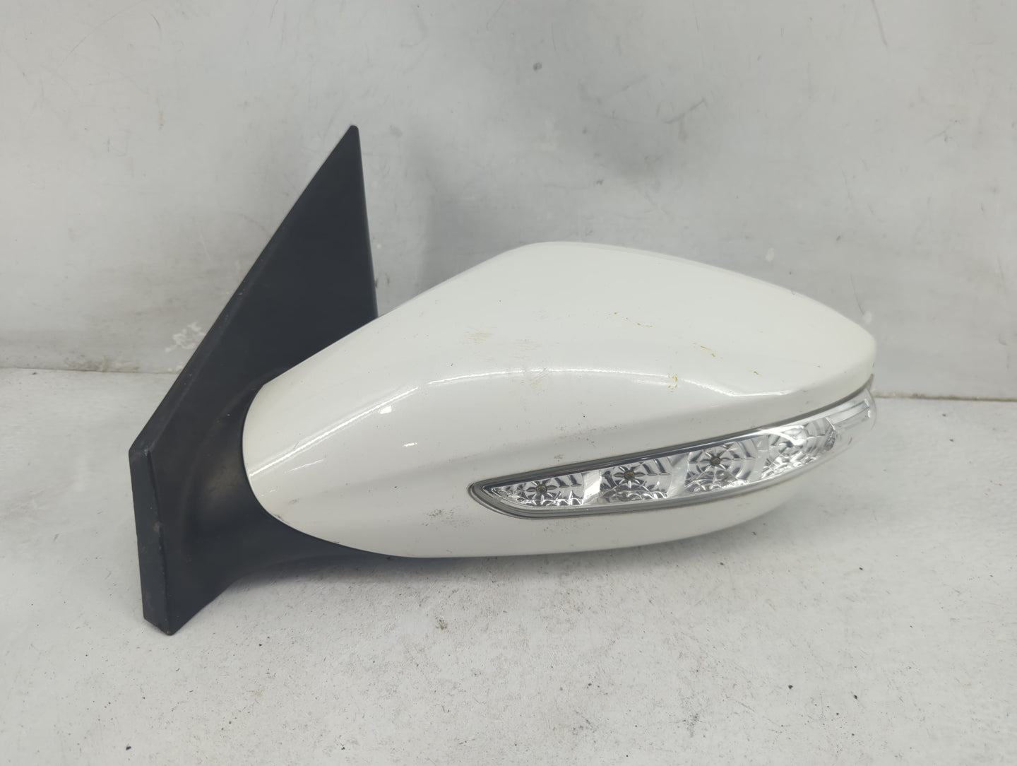 2011-2014 Hyundai Sonata Passenger Side View Mirror - Right Door Mirror OEM Used - Oemusedautoparts1.com