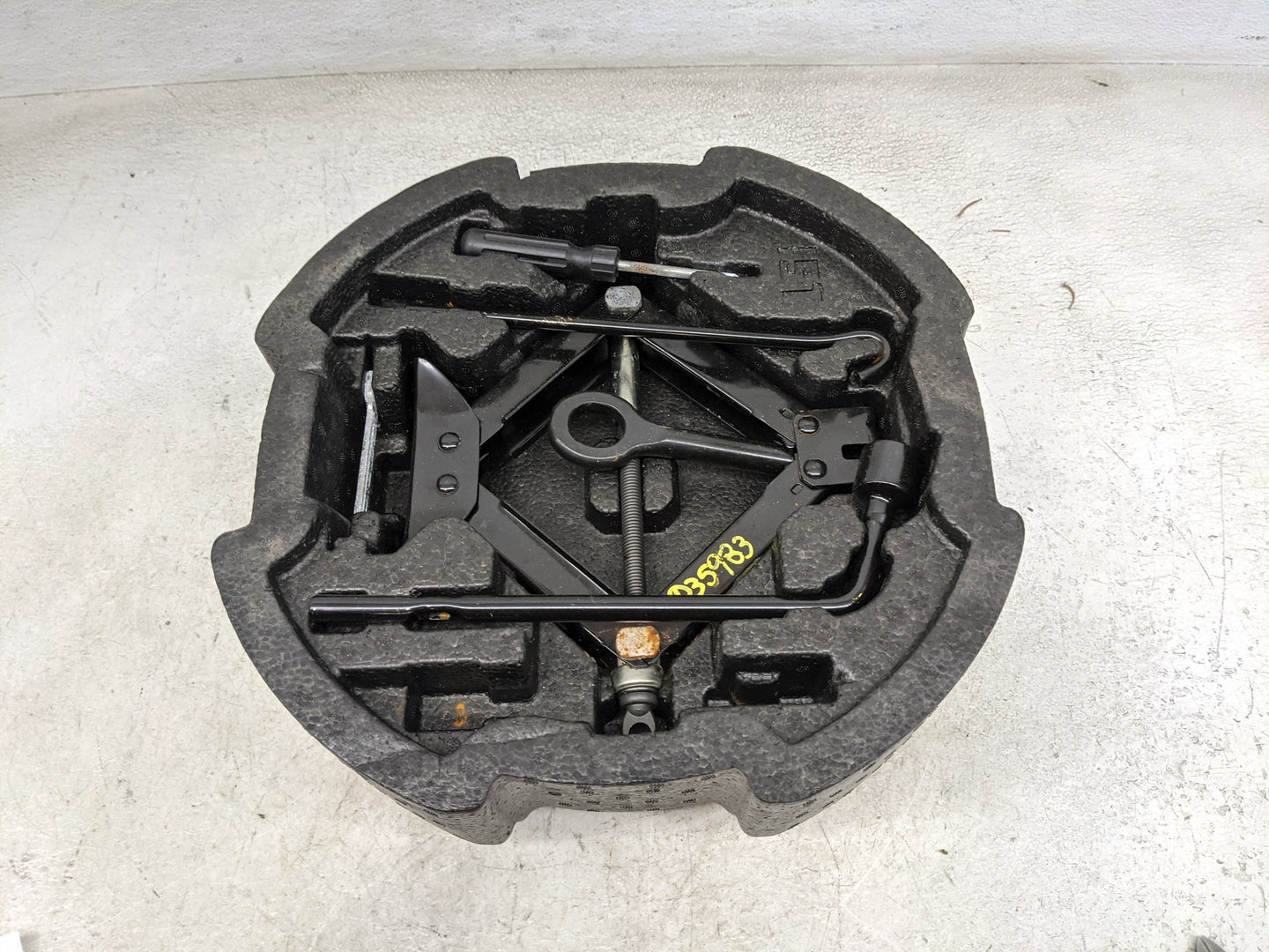 2013 Hyundai Sonata Spare Scissor Car Jack 1459122 - Oemusedautoparts1.com