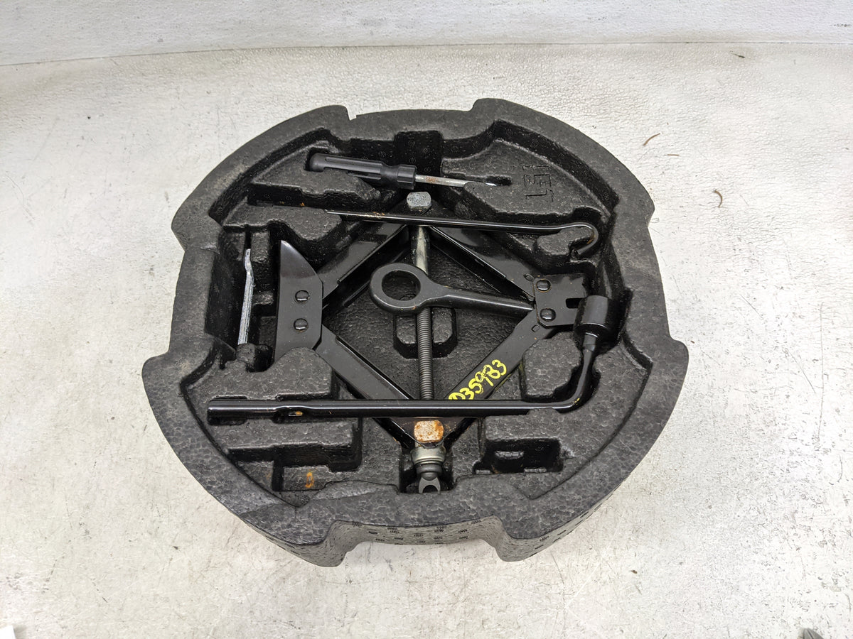 2013 Hyundai Sonata Spare Scissor Car Jack 1459122 - Oemusedautoparts1.com