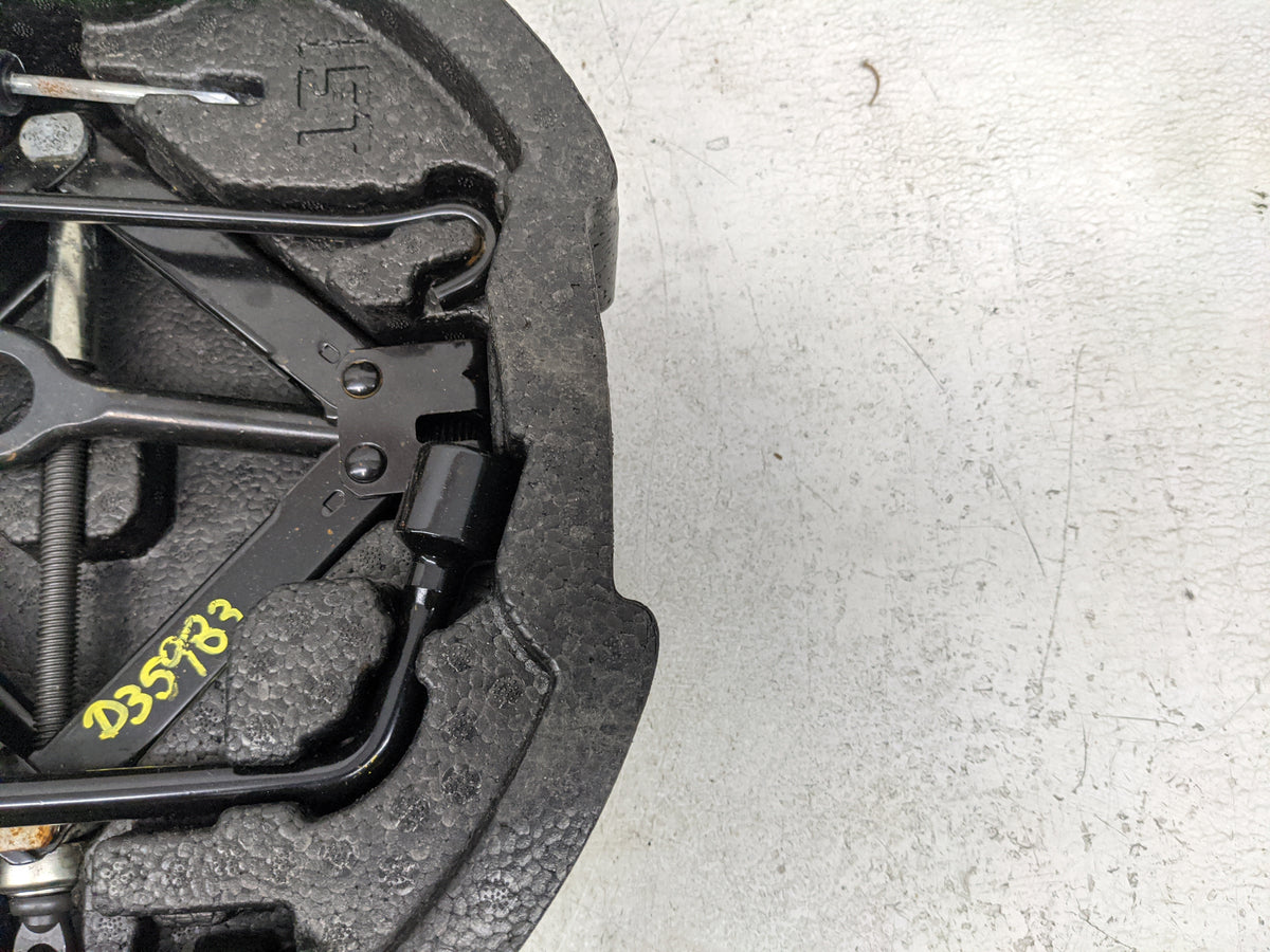 2013 Hyundai Sonata Spare Scissor Car Jack 1459122 - Oemusedautoparts1.com