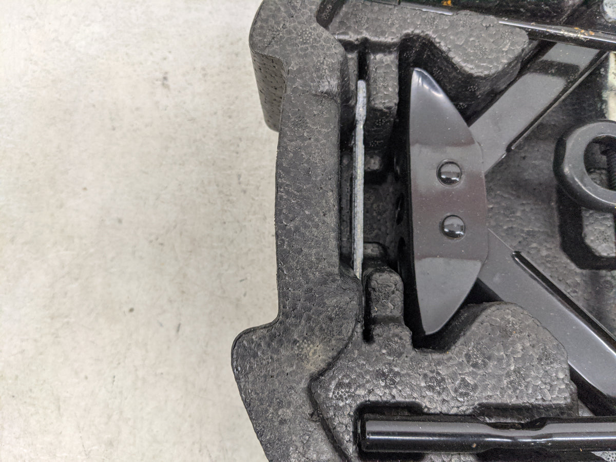 2013 Hyundai Sonata Spare Scissor Car Jack 1459122 - Oemusedautoparts1.com