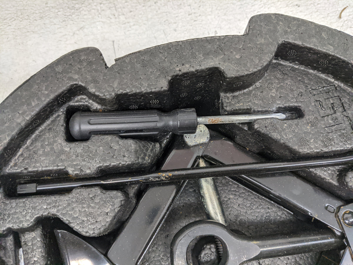 2013 Hyundai Sonata Spare Scissor Car Jack 1459122 - Oemusedautoparts1.com