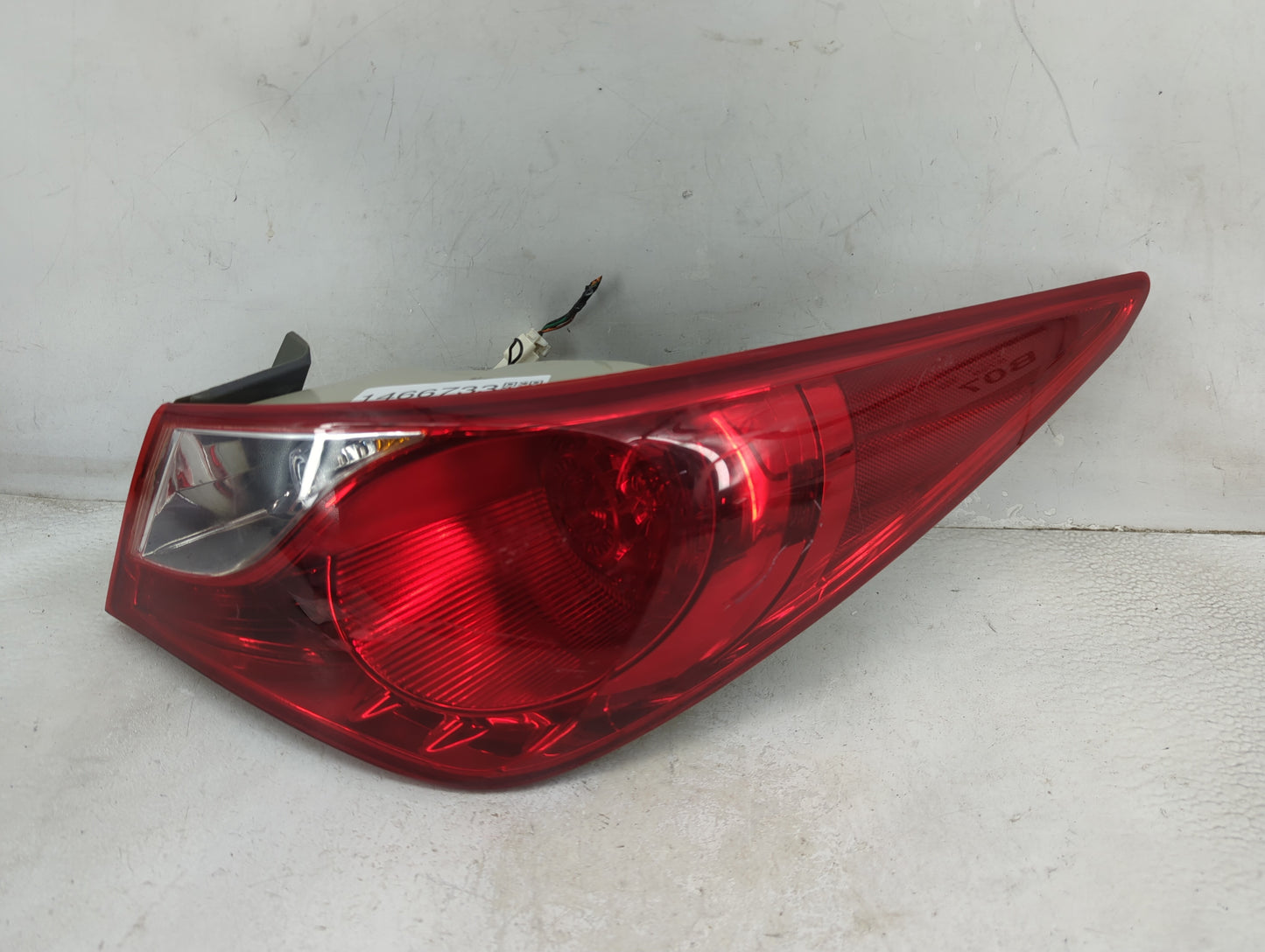 2011-2014 Hyundai Sonata Tail Light Assembly Passenger Right OEM P/N:HY079-B000R Fits Fits 2011 2012 2013 2014 OEM Used Auto