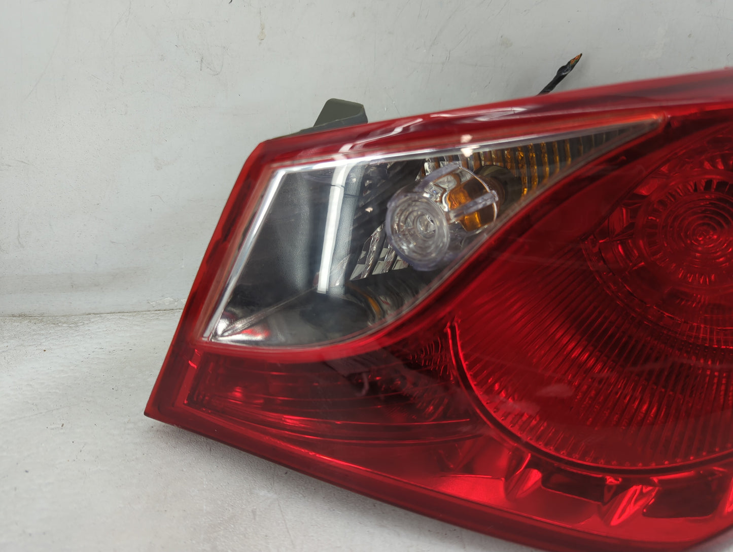 2011-2014 Hyundai Sonata Tail Light Assembly Passenger Right OEM P/N:HY079-B000R Fits Fits 2011 2012 2013 2014 OEM Used Auto