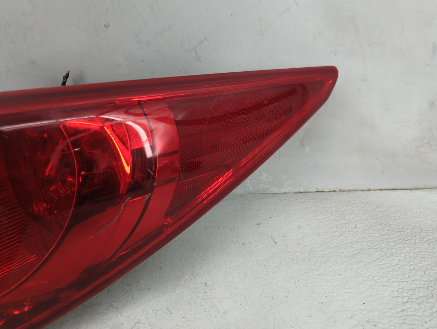 2011-2014 Hyundai Sonata Tail Light Assembly Passenger Right OEM P/N:HY079-B000R Fits Fits 2011 2012 2013 2014 OEM Used Auto