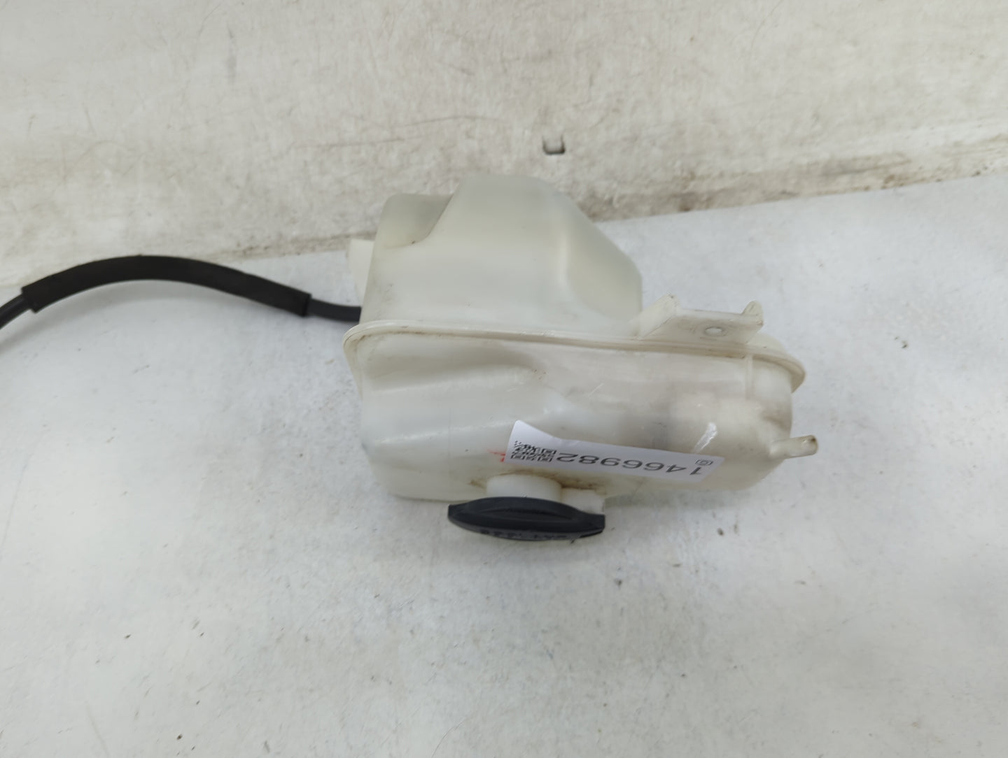 2011-2015 Hyundai Sonata Radiator Coolant Overflow Expansion Tank Bottle 1466982 - Oemusedautoparts1.com