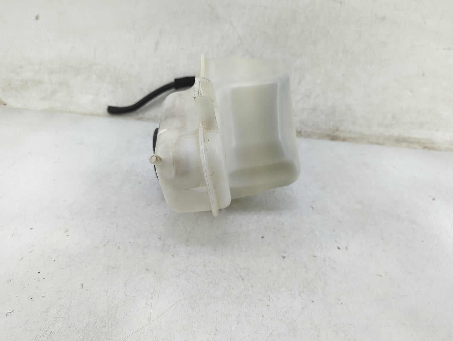 2011-2015 Hyundai Sonata Radiator Coolant Overflow Expansion Tank Bottle 1466982 - Oemusedautoparts1.com