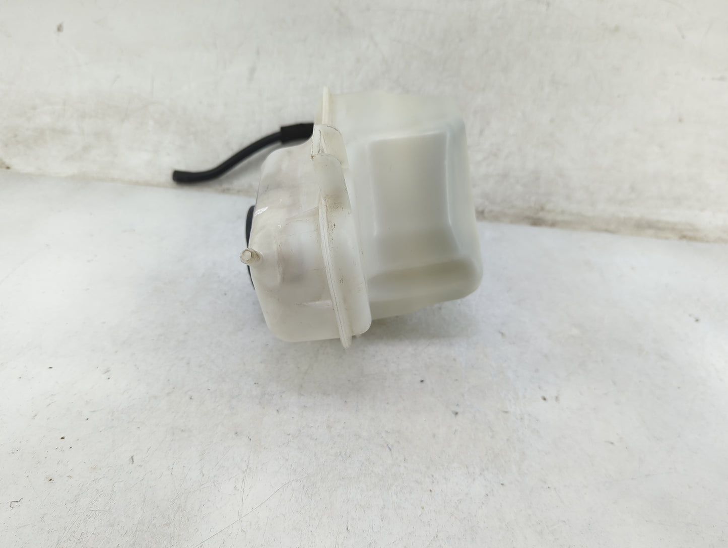 2011-2015 Hyundai Sonata Radiator Coolant Overflow Expansion Tank Bottle 1466982 - Oemusedautoparts1.com