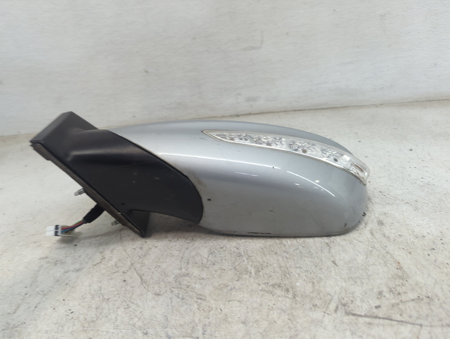2011-2014 Hyundai Sonata Driver Side View Mirror - Left Door Mirror OEM Used - Oemusedautoparts1.com