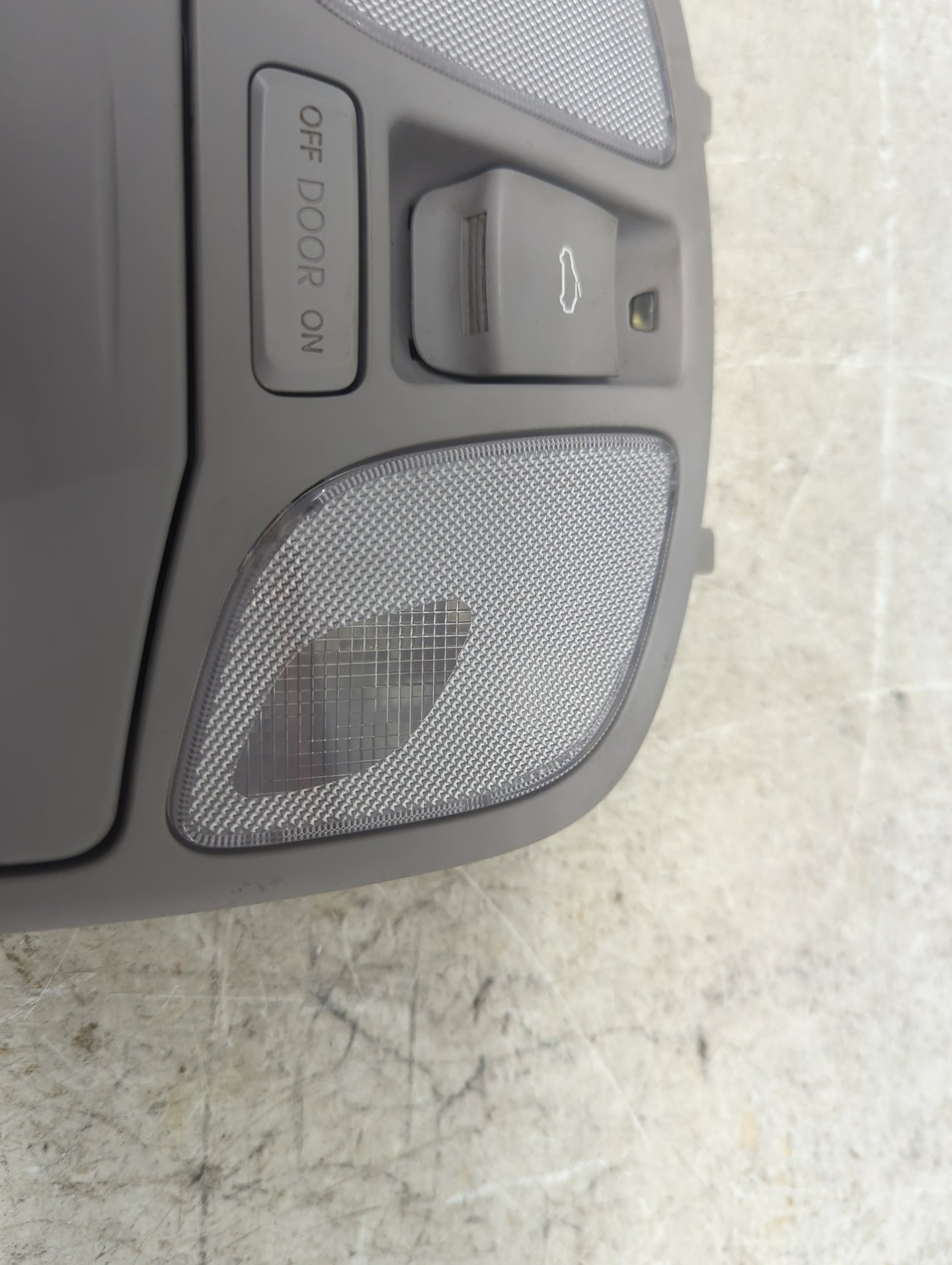 2013 Hyundai Sonata Overhead Roof Console Gray - Oemusedautoparts1.com