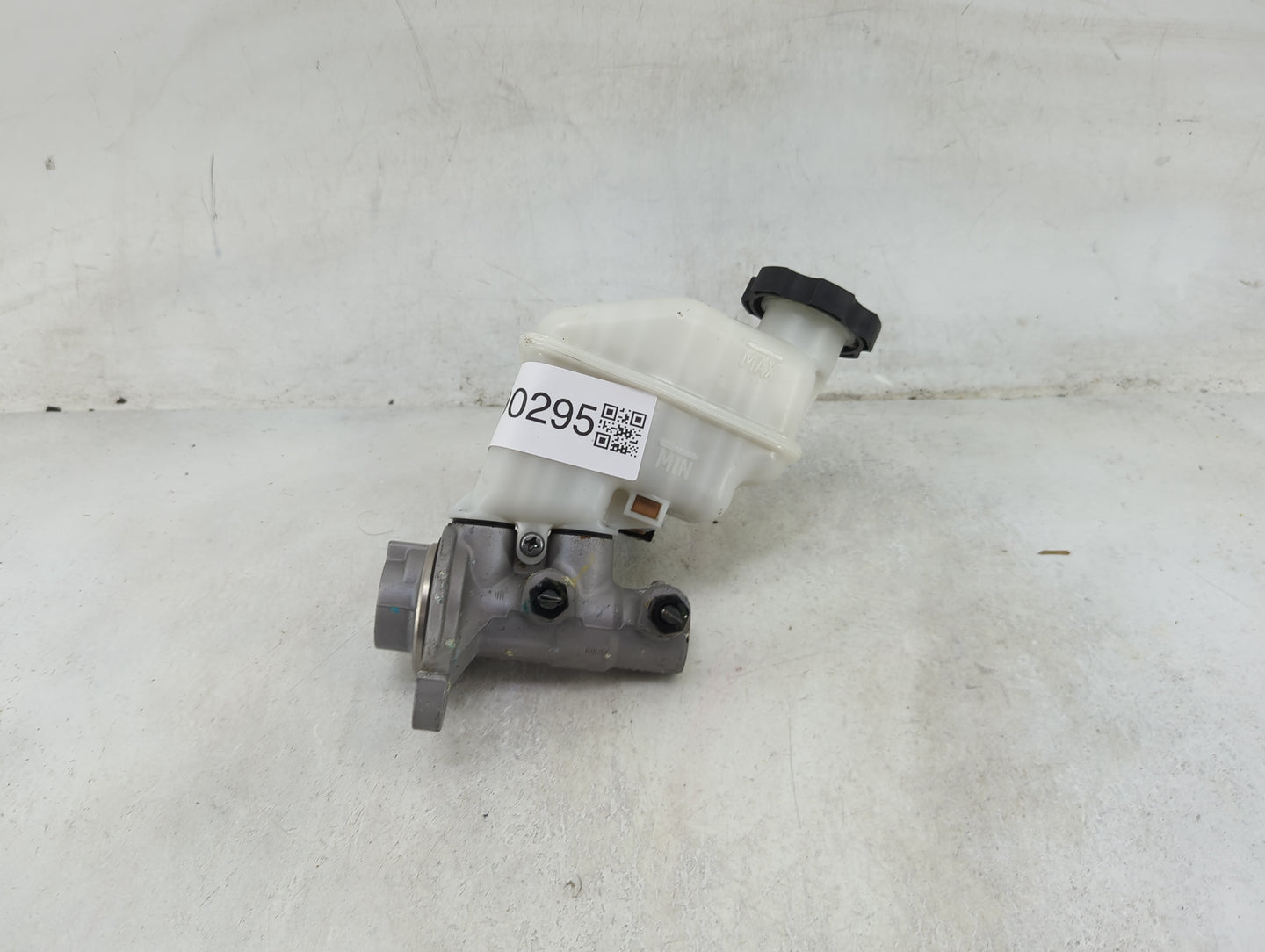 2011-2014 Hyundai Sonata Brake Master Cylinder 1490295 - Oemusedautoparts1.com
