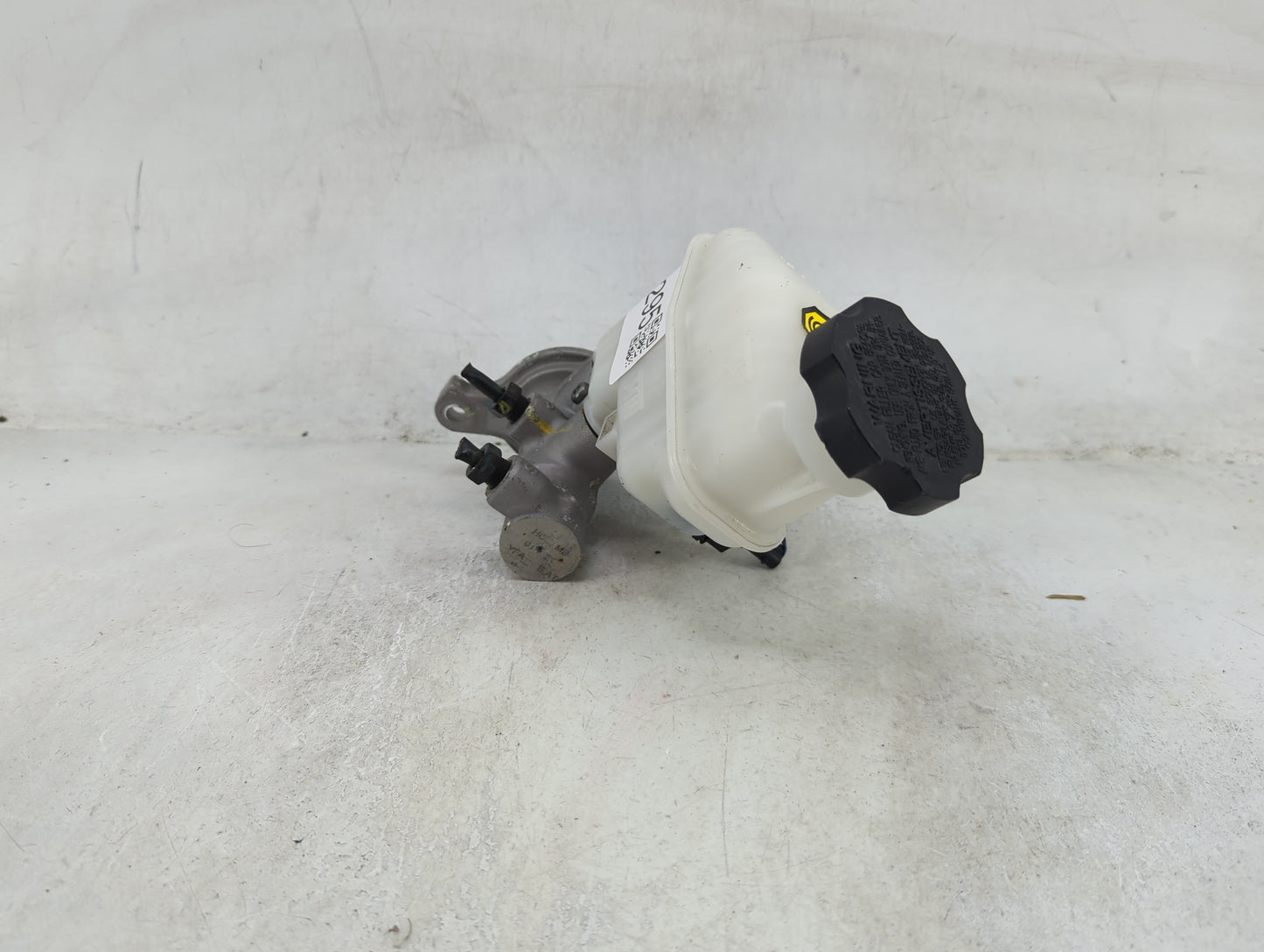 2011-2014 Hyundai Sonata Brake Master Cylinder 1490295 - Oemusedautoparts1.com