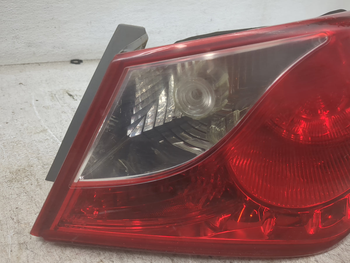 2011 Hyundai Sonata Passenger Right Side Deck Lid Mounted Tail Light 1501732 - Oemusedautoparts1.com