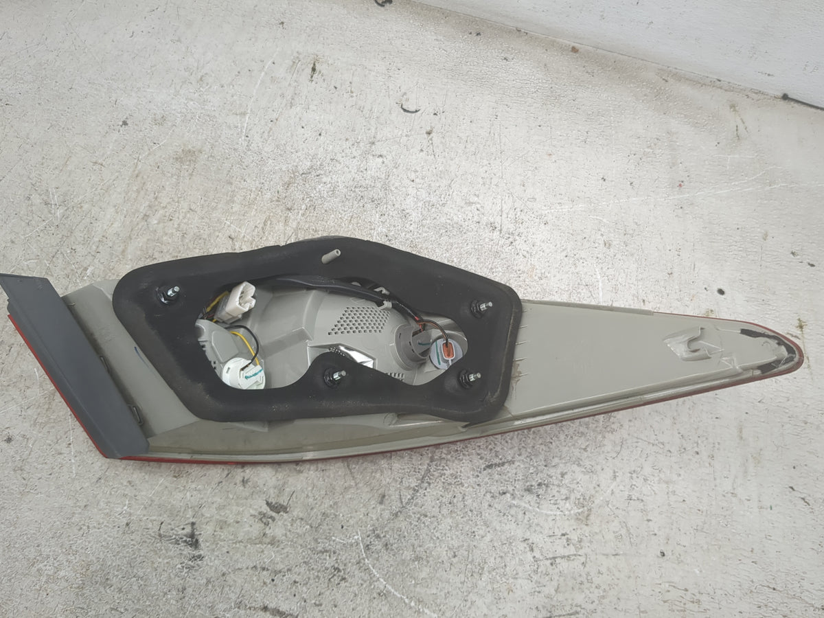 2011 Hyundai Sonata Passenger Right Side Deck Lid Mounted Tail Light 1501732 - Oemusedautoparts1.com