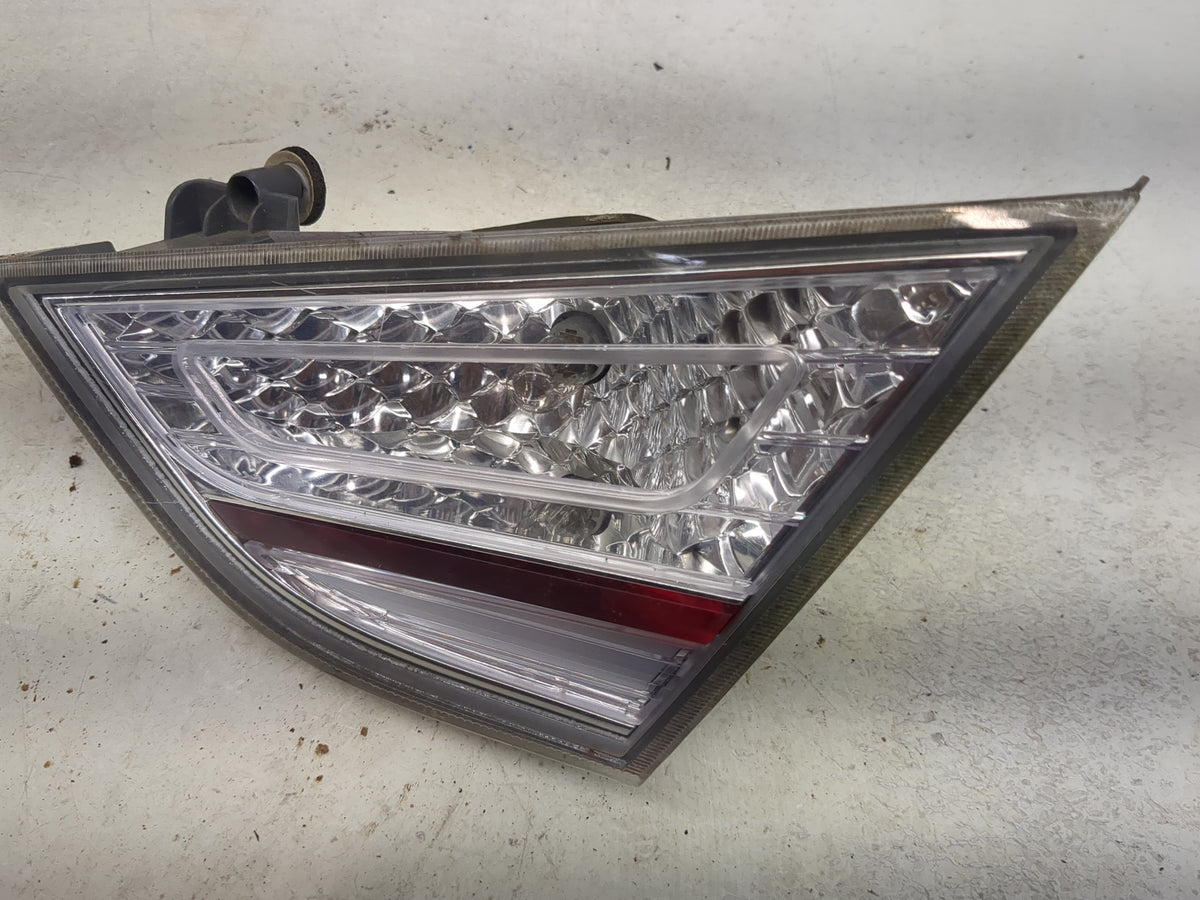 2011 Hyundai Sonata Passenger Right Side Deck Lid Mounted Tail Light 1512287 - Oemusedautoparts1.com