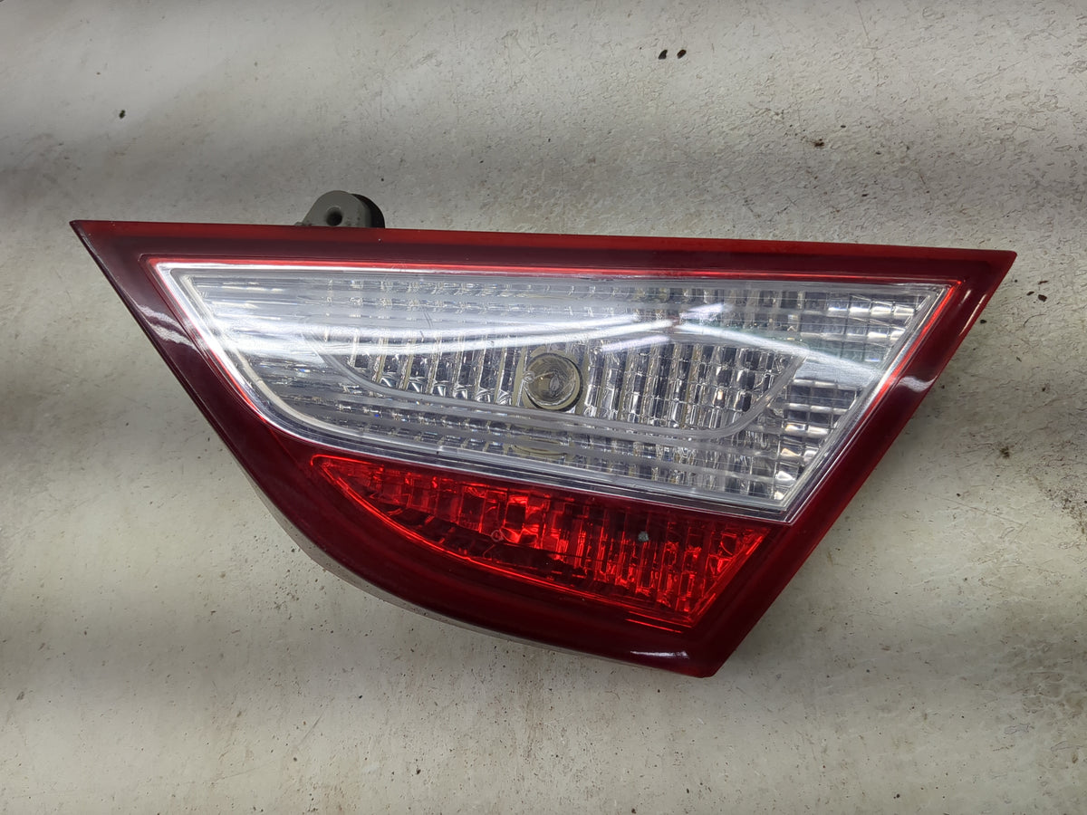 2011 Hyundai Sonata Passenger Right Side Deck Lid Mounted Tail Light 1513402 - Oemusedautoparts1.com