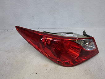 compare product 2011 Hyundai Sonata Passenger Right Side Deck Lid Mounted Tail Light 1513547