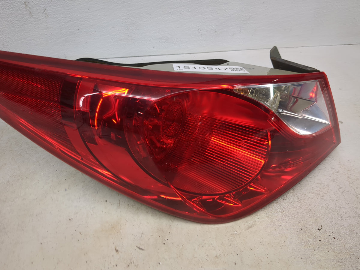 2011 Hyundai Sonata Passenger Right Side Deck Lid Mounted Tail Light 1513547 - Oemusedautoparts1.com